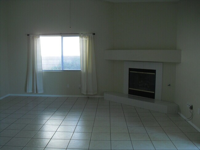 Building Photo - 4209 Grandview Dr