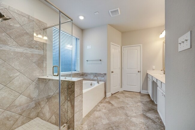 Building Photo - 3602 Bosc Dr