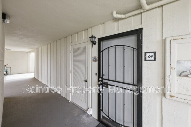 Building Photo - 620 W Solana Cir