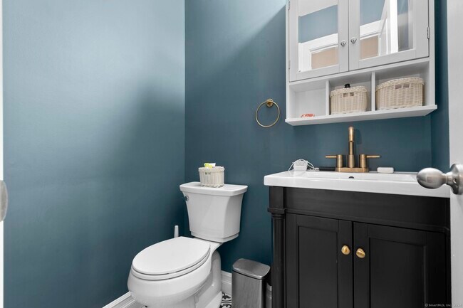 Building Photo - 27 Strathmore Rd