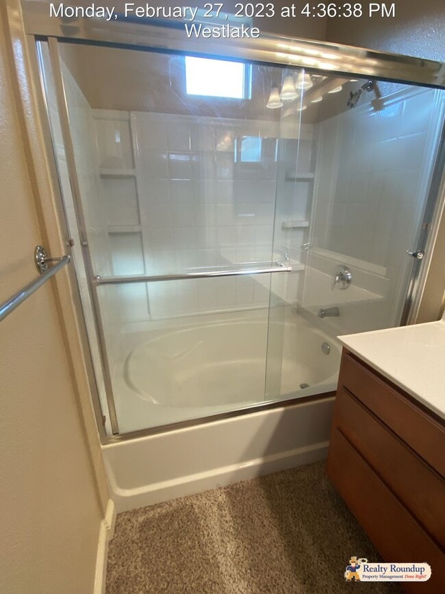 Building Photo - Pristine Condo with New Carpet and Dual Master Suites