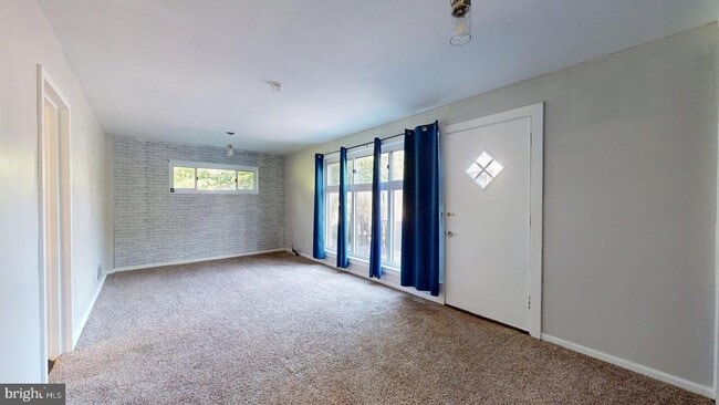 Building Photo - 6337 Phyllis Ln