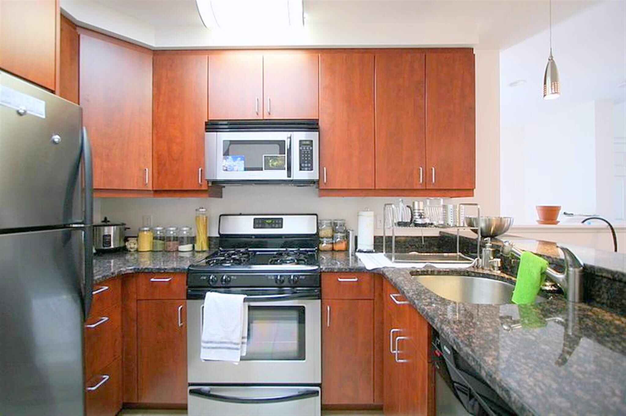 Building Photo - 157 Auburn St