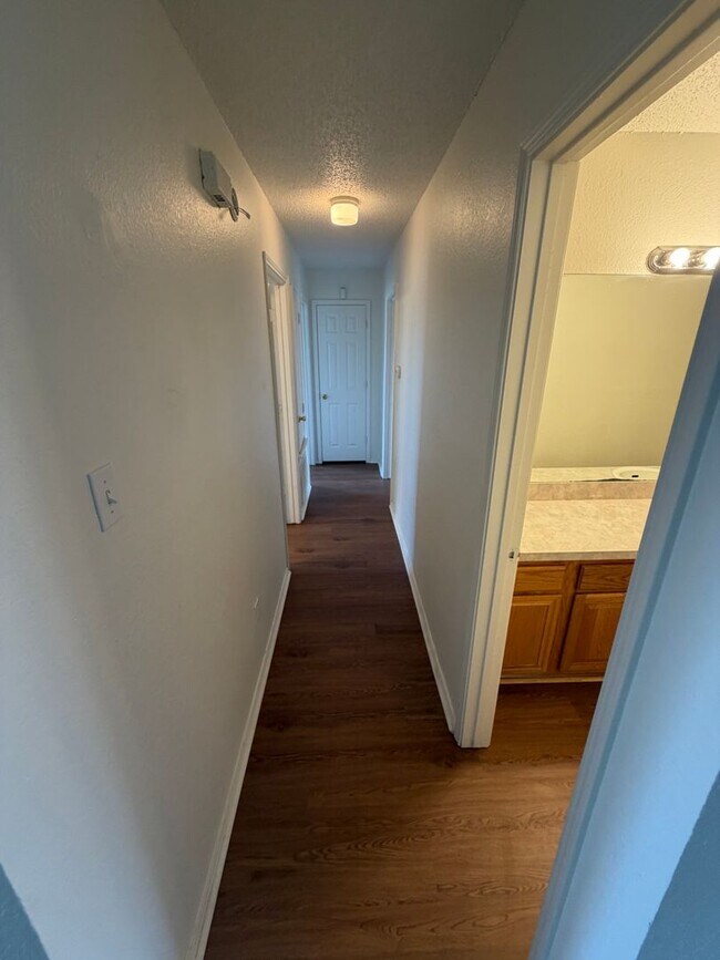 Building Photo - 1013 Shadybrook Ln