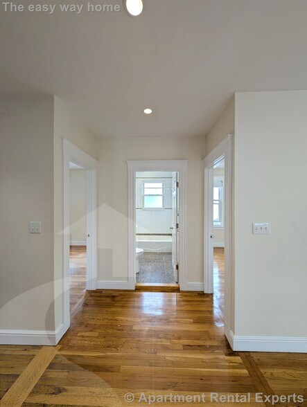 Building Photo - 7-9 Bonner Ave Unit #2