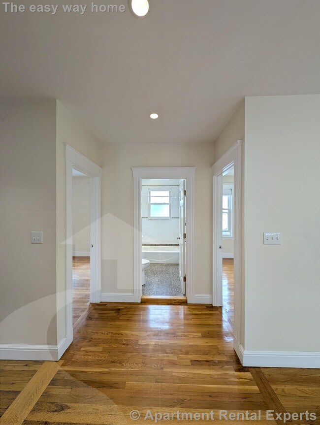 Building Photo - 7-9 Bonner Ave Unit #2