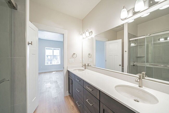 Building Photo - Teton River Townhomes