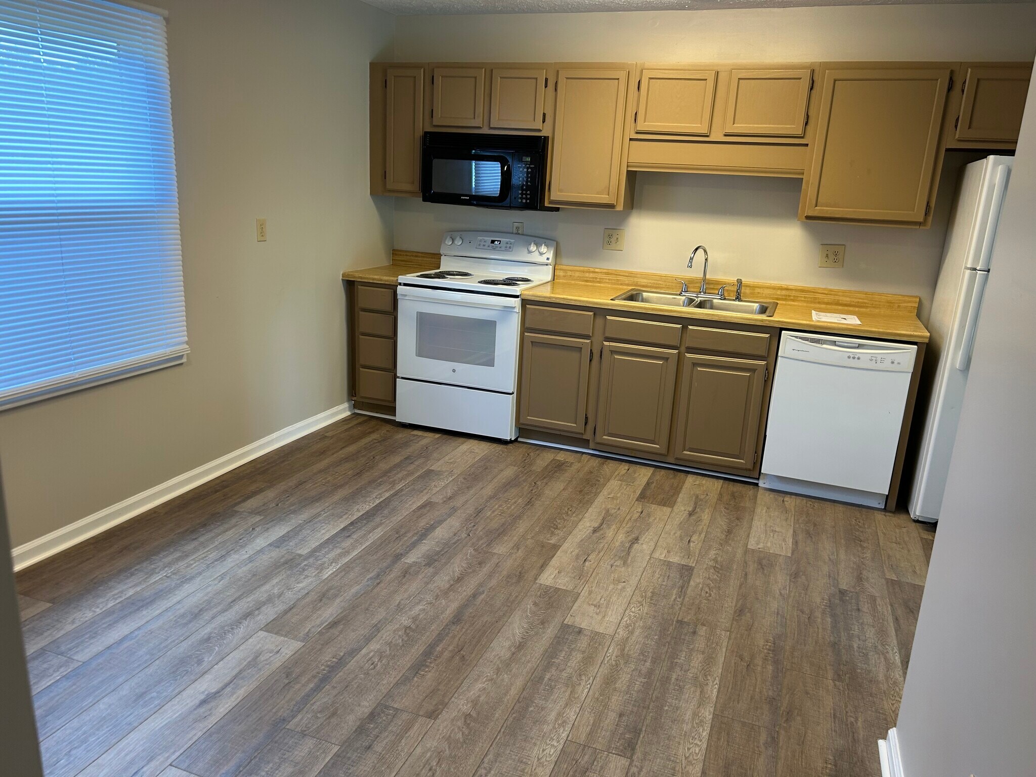 KItchen - 420 Village Ln