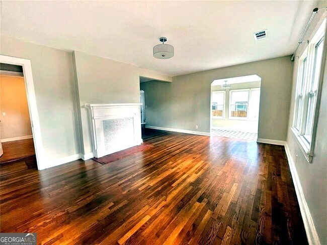 Building Photo - 1449 Lynford Dr SW