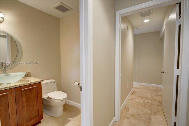 Building Photo - 2699 Tigertail Ave