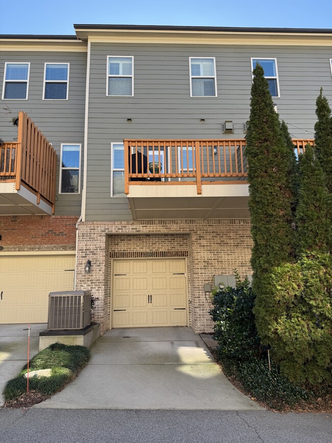 Garage and driveway space - 1218 Lavista Cir NE