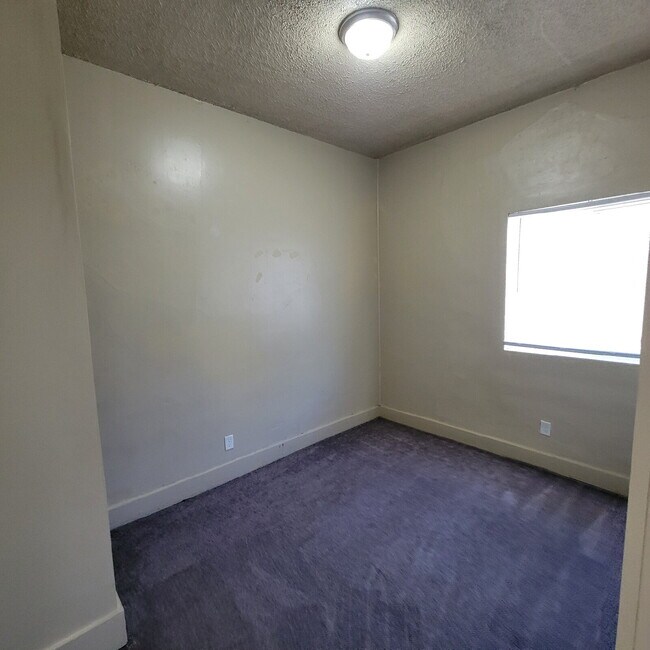 Building Photo - West Indy 3BR/2BA Home ready to LEASE!