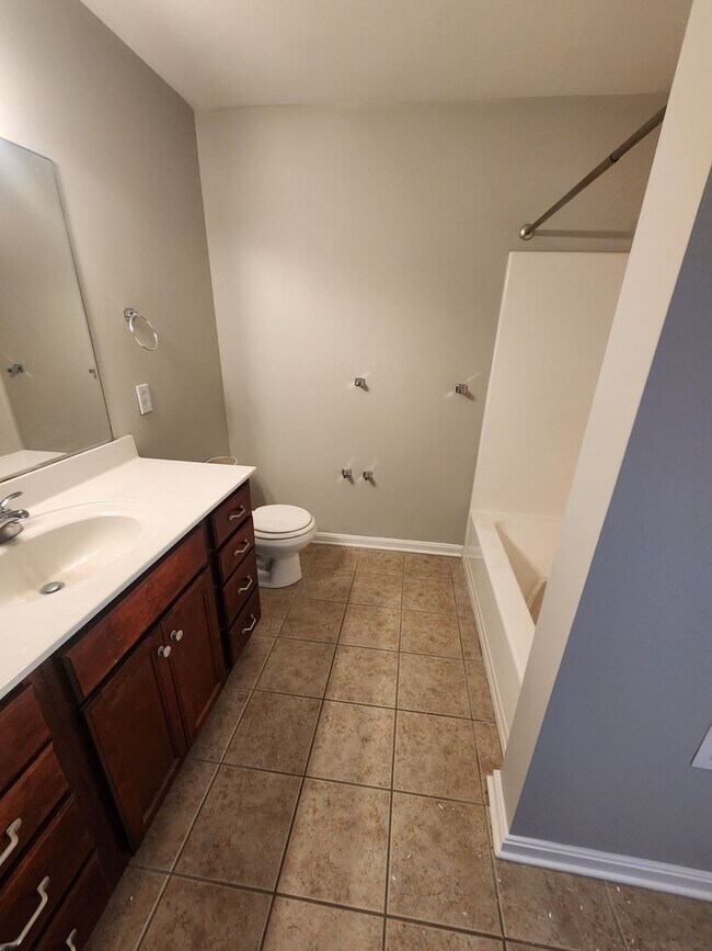 Building Photo - 3802 Falcon Crest Dr