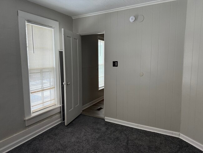 Building Photo - 2 Bed/1 Bath - Unit 516O