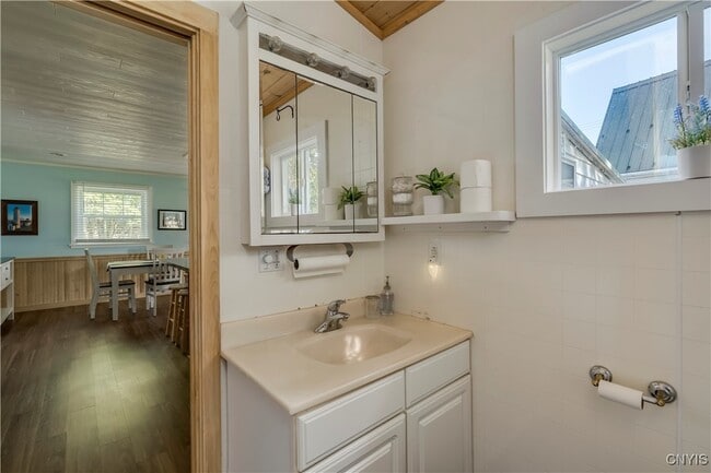 Building Photo - 216 Frontenac Blvd