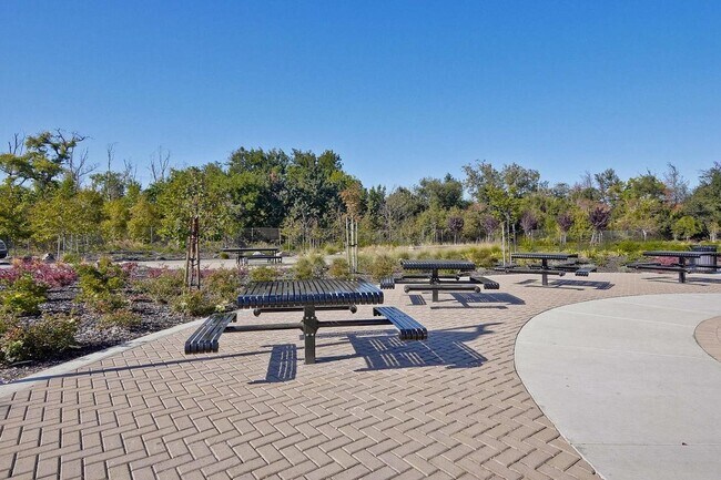 Building Photo - Spacious 4 bedrooms 4.5 bath town home for...