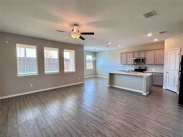 Building Photo - 3401 Riverside Dr