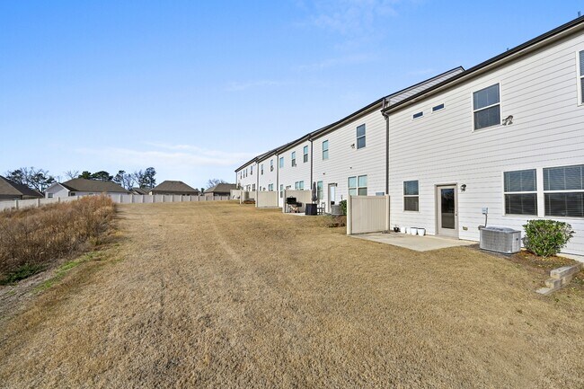 Building Photo - 3229 Weyhill Trl