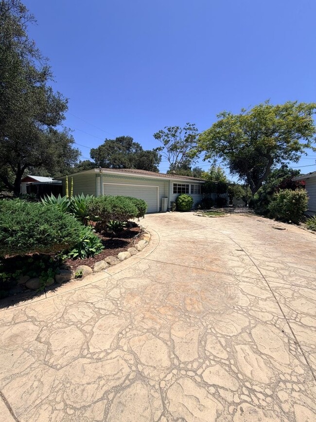 Building Photo - Charming 3-Bedroom Home in a Private Oasis Setting