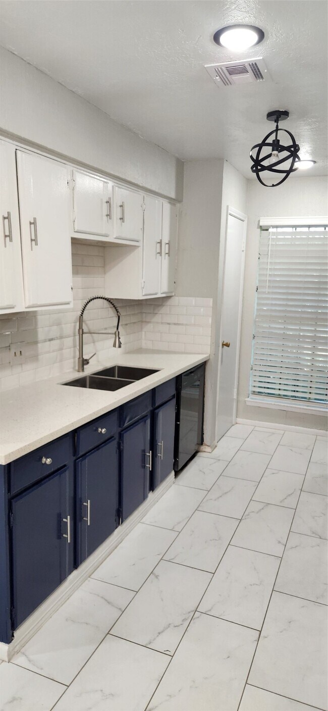 Building Photo - 12447 W Village Dr