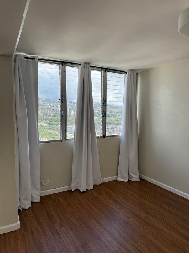 Building Photo - Hono Hale C112