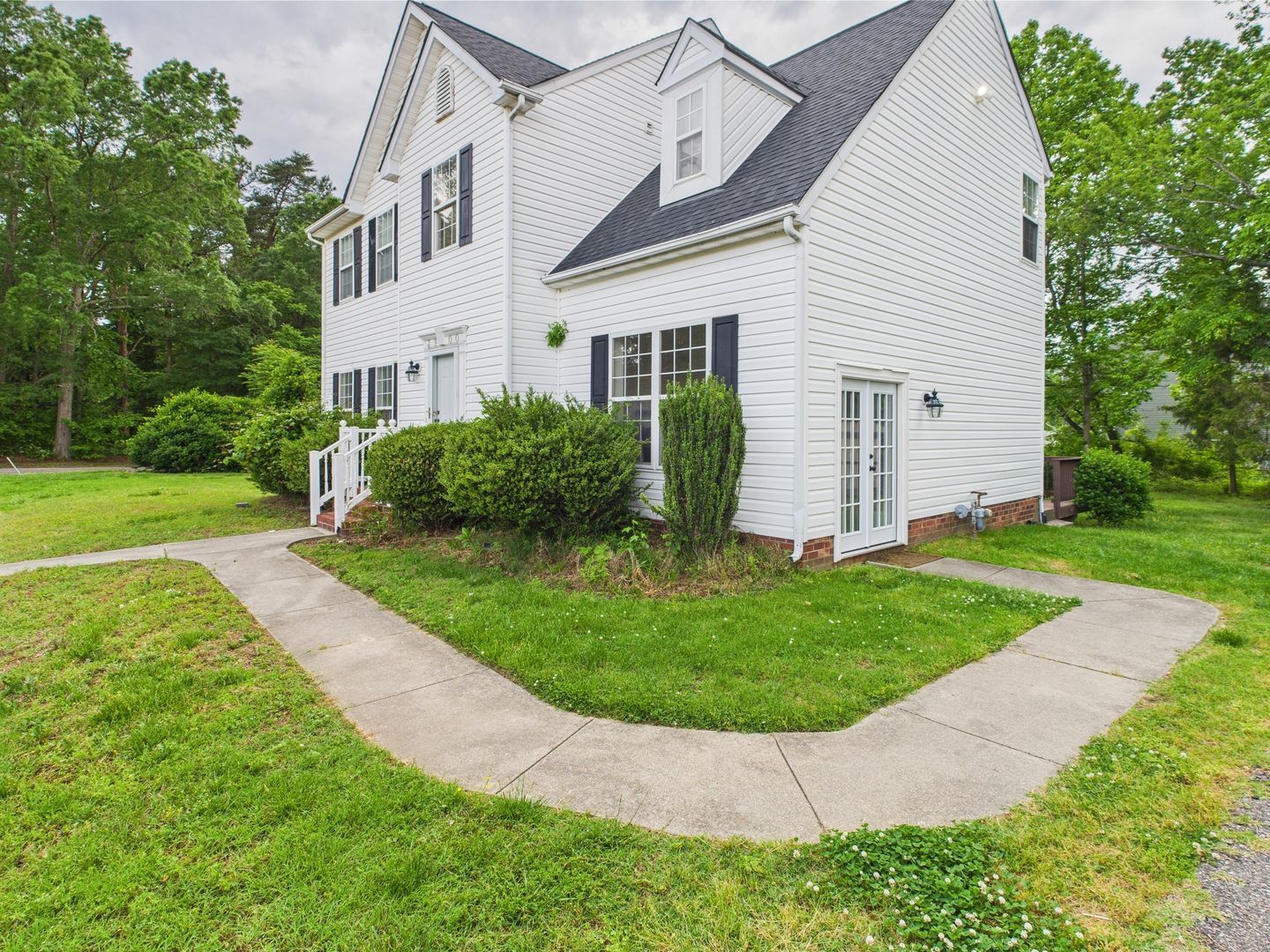 Building Photo - 3900 Orchard Glen Dr