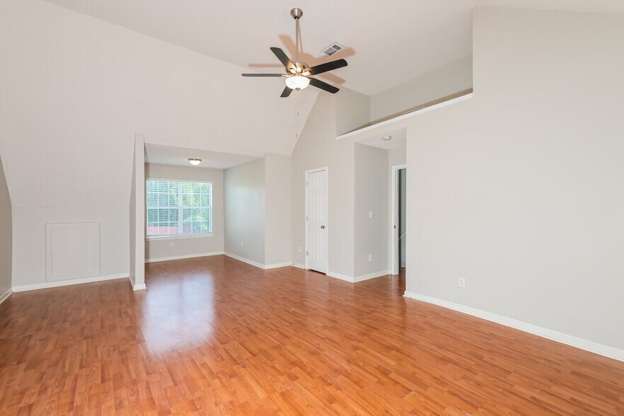 Building Photo - 3370 Spring Mesa Dr SW