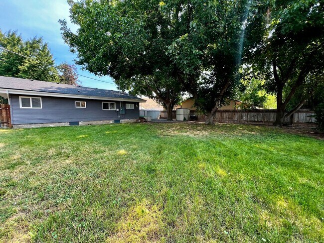 Building Photo - Non-Refundable & Security Deposit Total: $1700.00