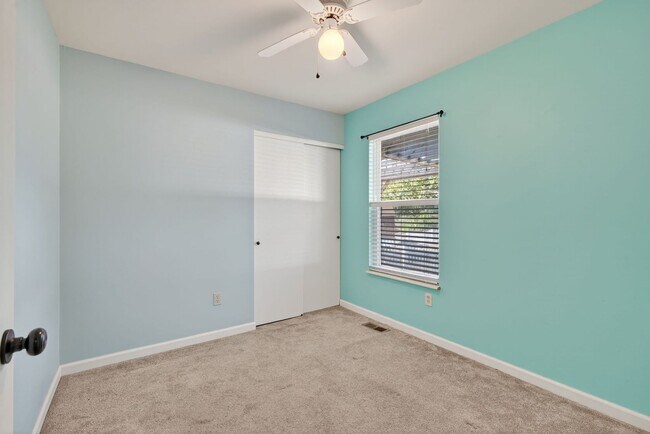Building Photo - Move-In Ready Gem on a Corner Lot in O’Fal...