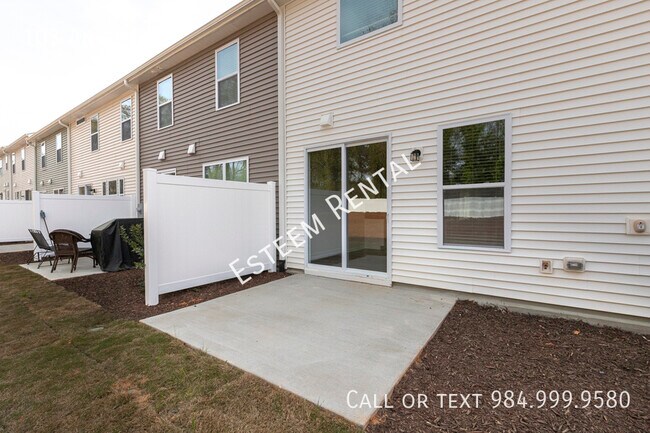 Building Photo - 103 Anise Ln