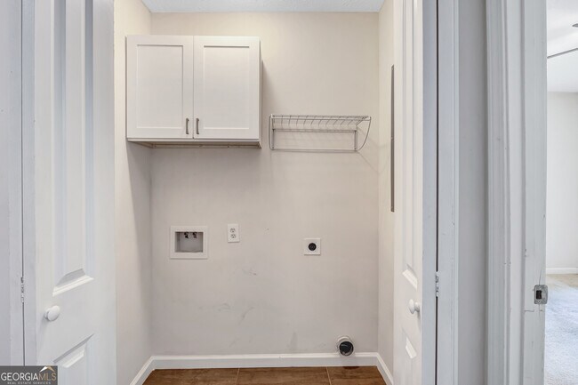 Building Photo - 5772 Lilburn Stone Mountain Rd