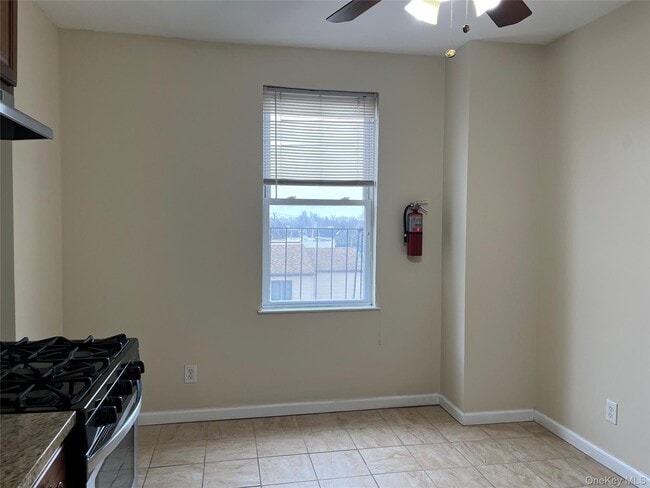 Building Photo - 400 Jericho Tpke