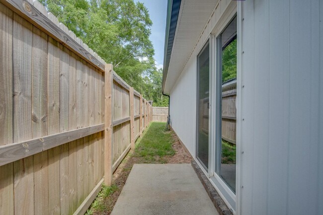 Building Photo - Beautiful 3-Bedroom, 2-Bath with 1-Car Garage, Open Floor Plan, Stainless Steel Appliances, and F...