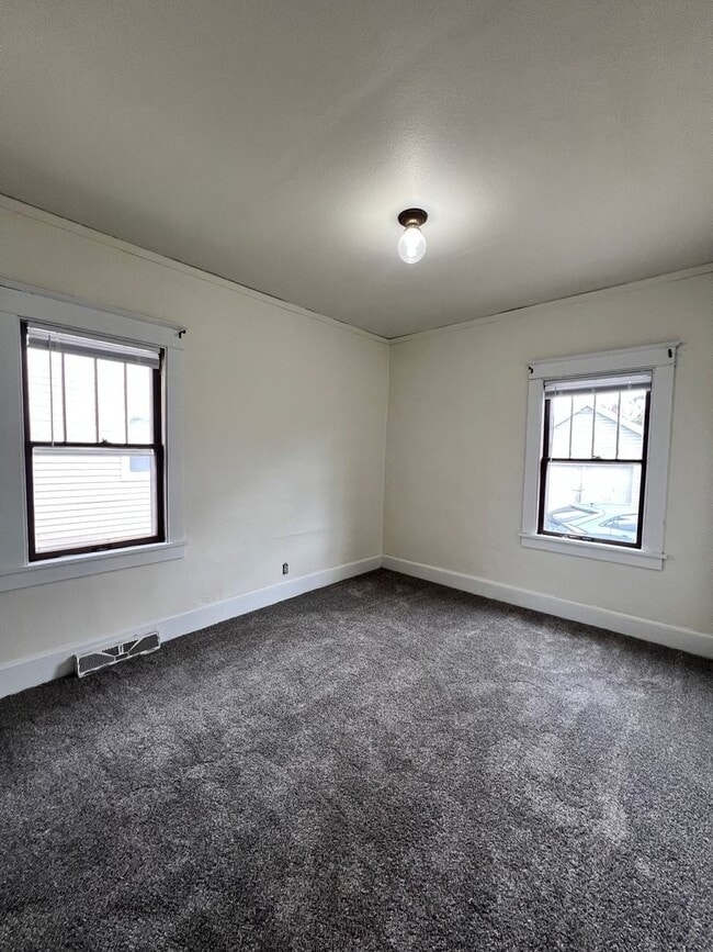 Building Photo - 2-Bedroom 1-Bathroom Single Family Home