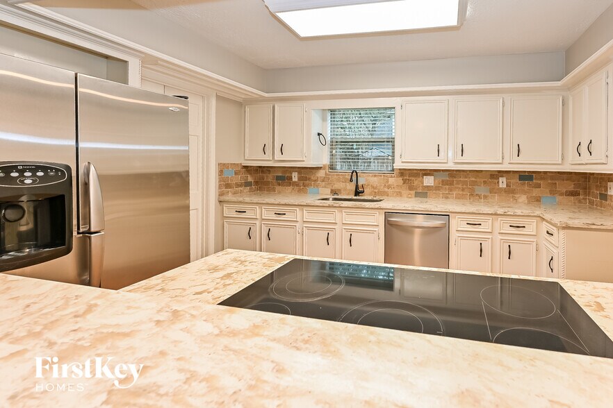 Building Photo - 12923 Marron Dr