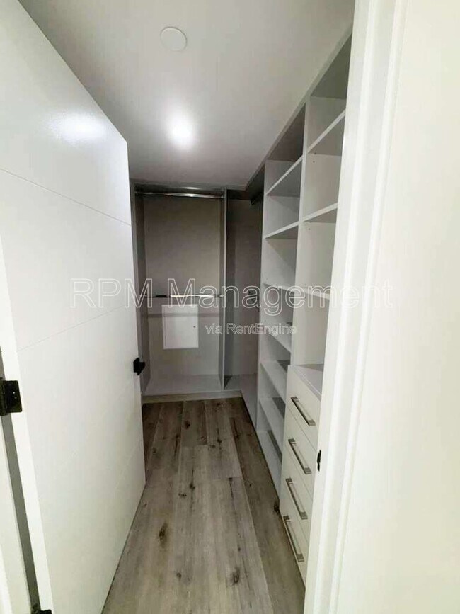 Building Photo - 5923 Laurel Canyon Blvd