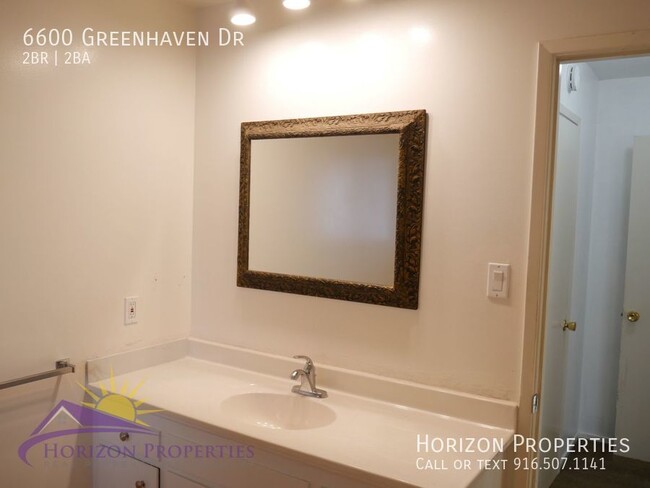 Building Photo - Cozy 2 Bed 2 Bath 1,864sqft Duplex in Gree...