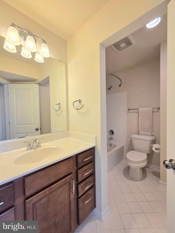 Building Photo - 1113 Red Hawk Way