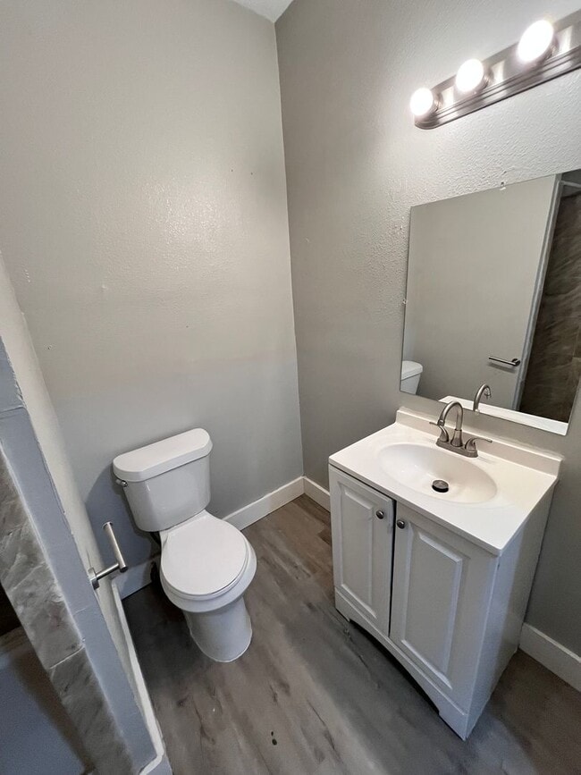 Building Photo - Move In Ready 3-Bedroom Apartment! **MOVE-IN SPECIAL**