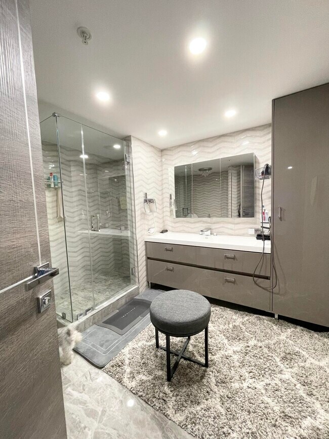 Building Photo - 17275 Collins Ave