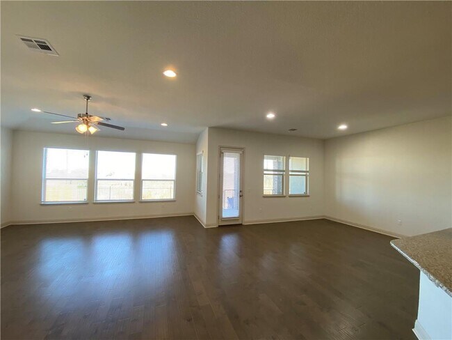 Building Photo - 16500 Aventura Ave