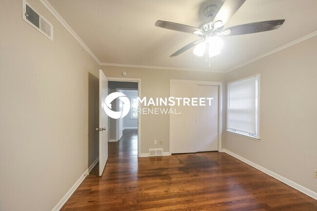 Building Photo - 3 Bedroom Pet-Friendly Home in Memphis, TN with Main Street Renewal