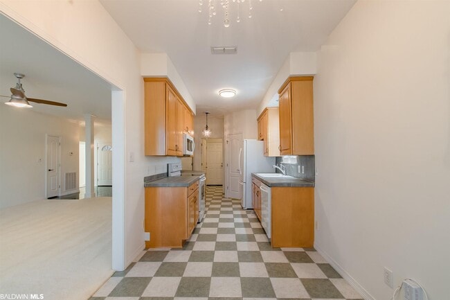 Building Photo - 117 Club Dr