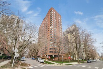 Building Photo - 3100 N Lake Shore Dr
