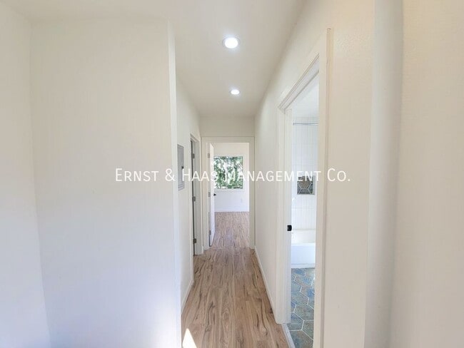 Building Photo - 200 N Acacia Ave