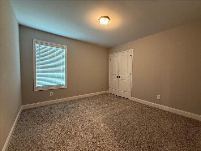 Building Photo - 231 Creek Ridge Dr