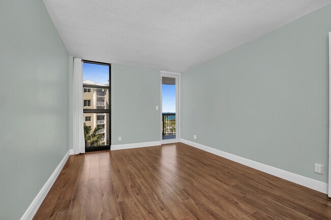 Building Photo - 1361 S Ocean Blvd