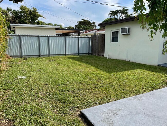 Building Photo - 3916 SW 58th Ave