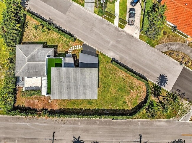 Building Photo - 9257 Bay Dr