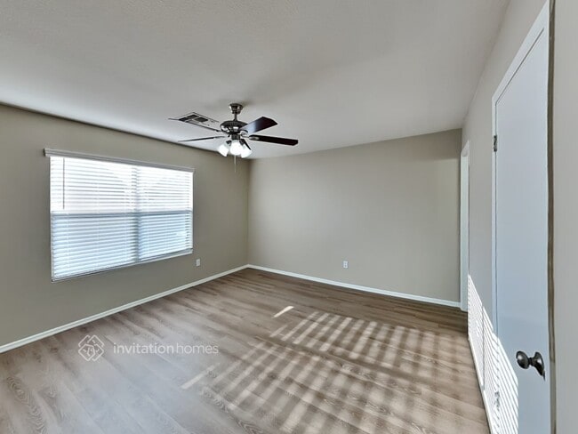 Building Photo - 1034 S Somerset